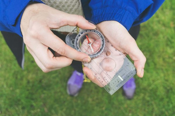 Comment préparer un itinéraire de camping pour explorer les geysers en Islande ?